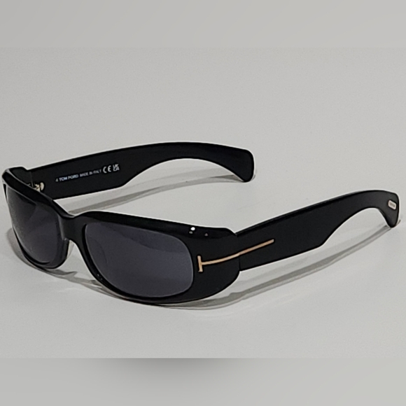 TOM FORDFT1064, Unisex Sunglasses - Picture 9 of 15